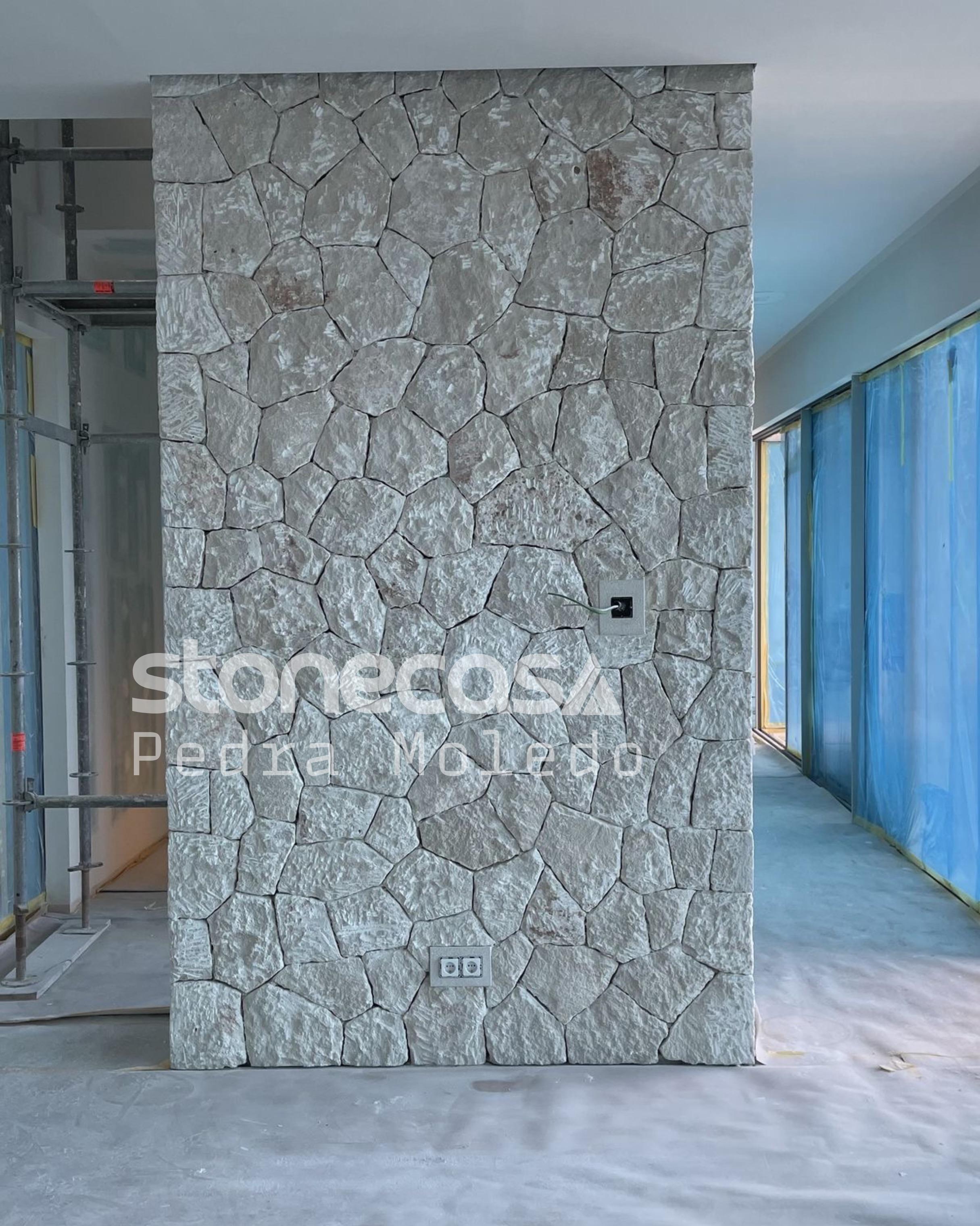 Pedra Moledo Original | Alto Padrão em Pedra Natural | Stone Casa Pedra natural premium com origem controlada e suporte técnico. Ideal para fachadas, muros e paisagismo de alto padrão.